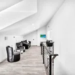 Upstay - Austin Getaway - Pool & Hot Tub & Games