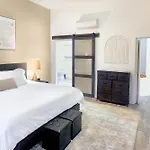 Upstay - Austin Getaway - Pool & Hot Tub & Games