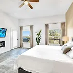 Upstay - Austin Getaway - Pool & Hot Tub & Games