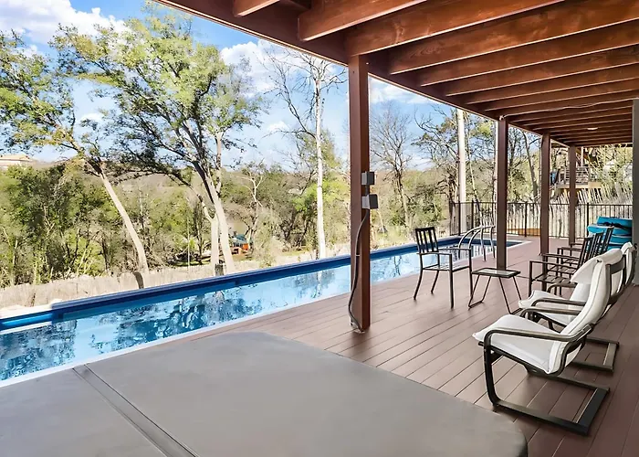 Upstay - Austin Getaway - Pool & Hot Tub & Games