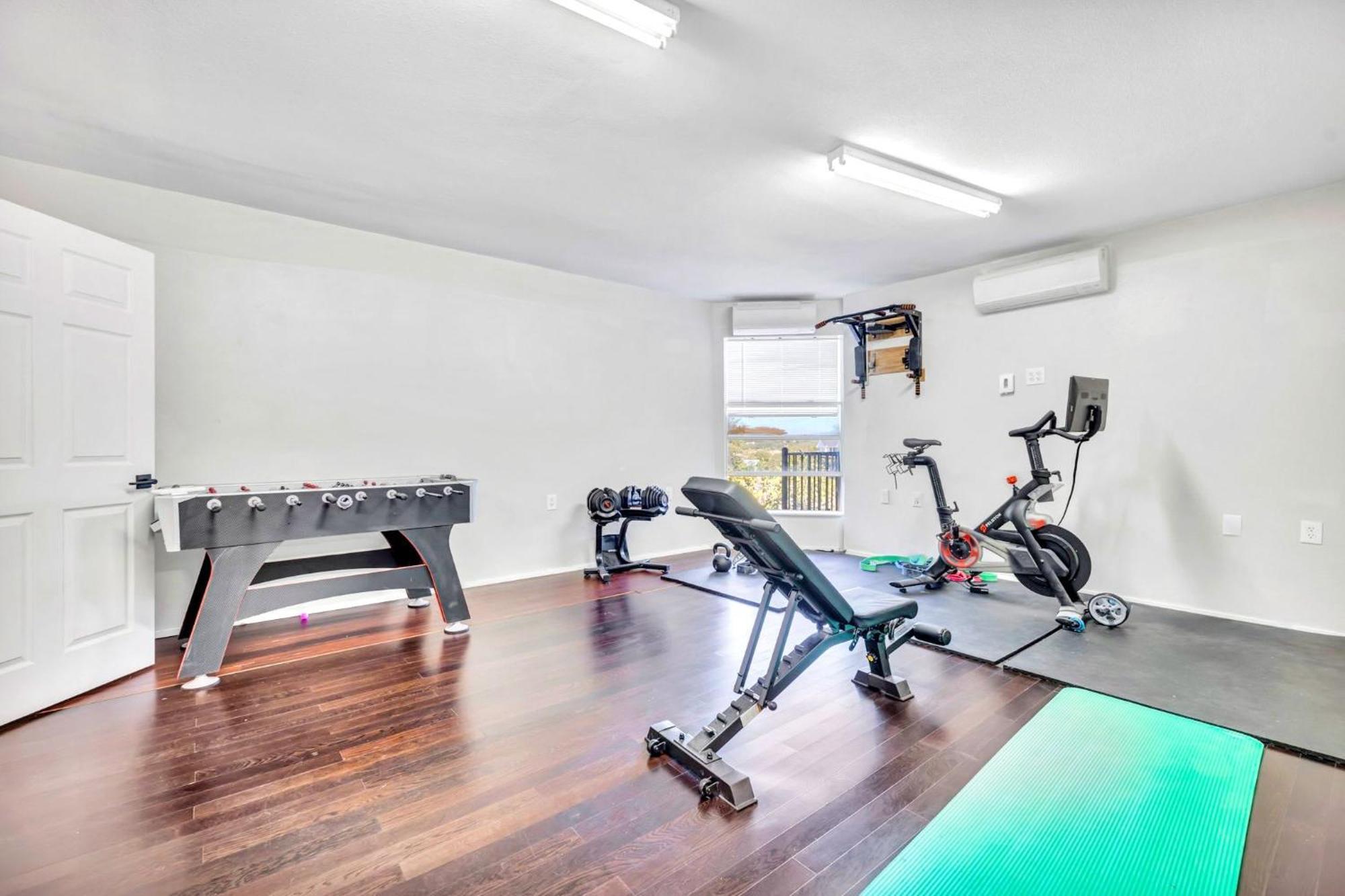 Holiday home Upstay - Getaway - Pool & Hot Tub & Games *