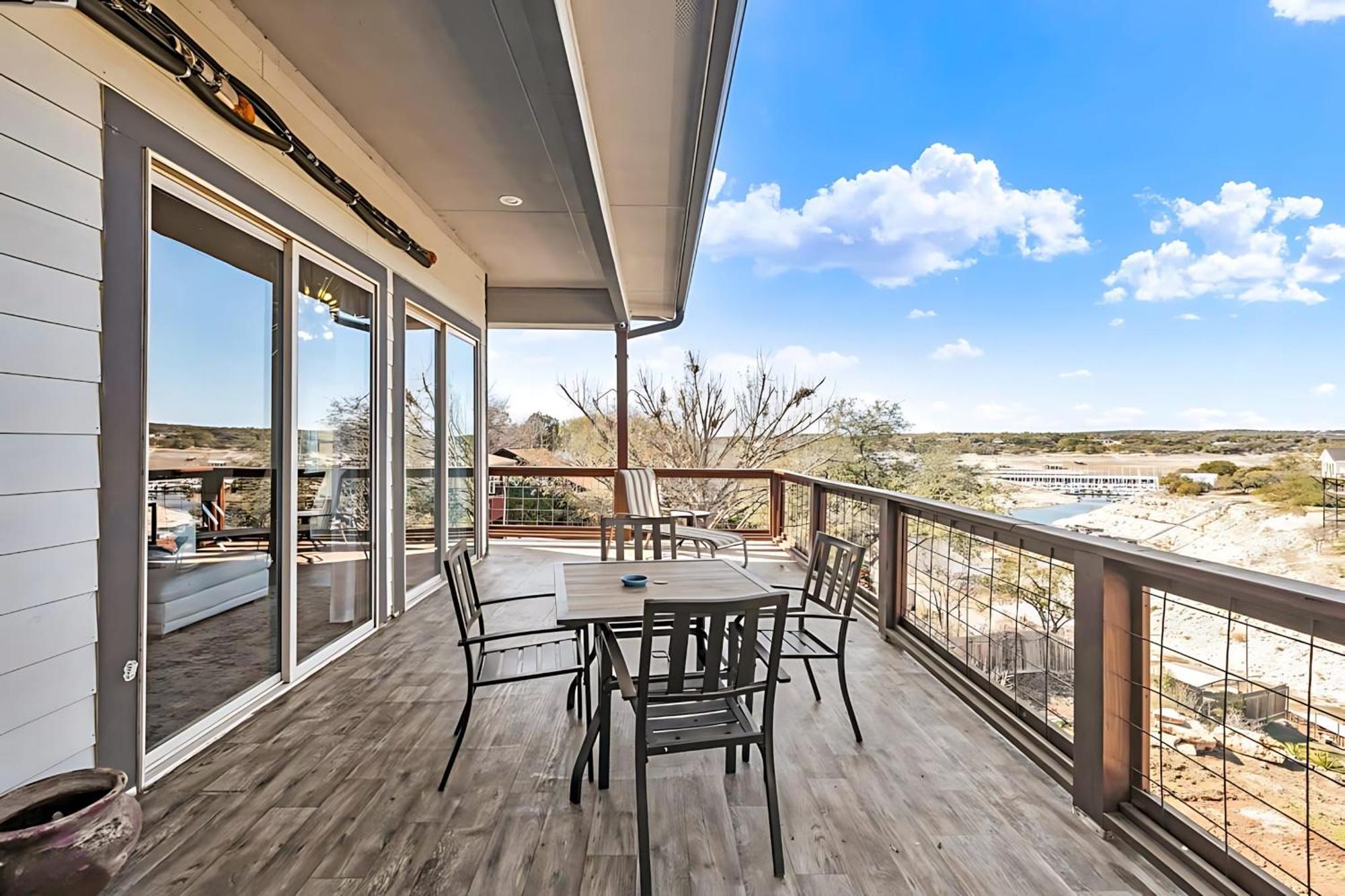 Upstay - Getaway - Pool & Hot Tub & Games Austin