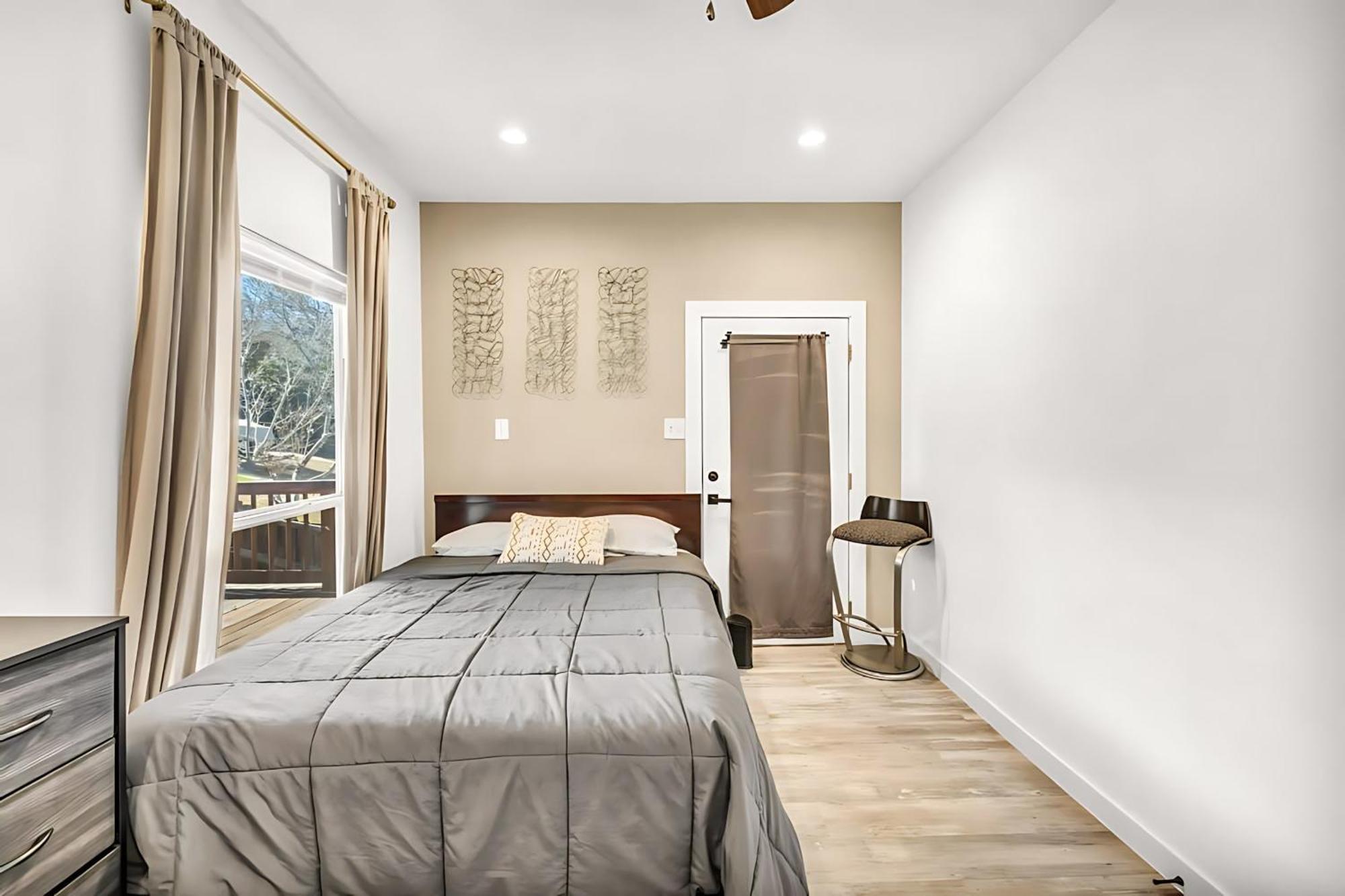Holiday home Upstay - Getaway - Pool & Hot Tub & Games *